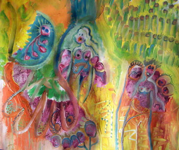Escena con figuras fantásticas: un ser azul alado con un ojo a la izquierda, una figura verde con manos rosadas al centro, y otra figura bordó con varios rostros rosados con ojos a la derecha; fondo naranja con hileras de figuras amarillas arriba.