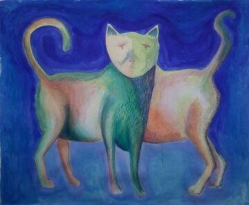 Gato de cuerpo entero de perfil, mitad verde y mitad naranja, con la cola enroscada hacia arriba, sobre fondo azul.