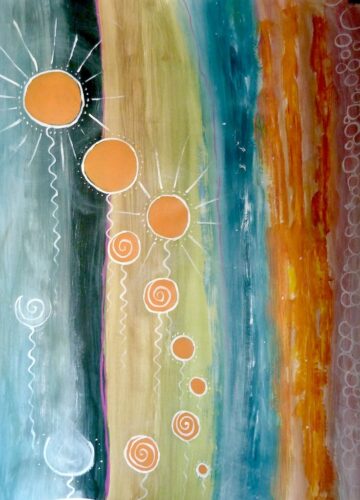 Tres soles anaranjados con rayos, de mayor a menor tamaño, con tallos en espiral blancos; fondo en bandas verticales azul, verde oliva y naranja.