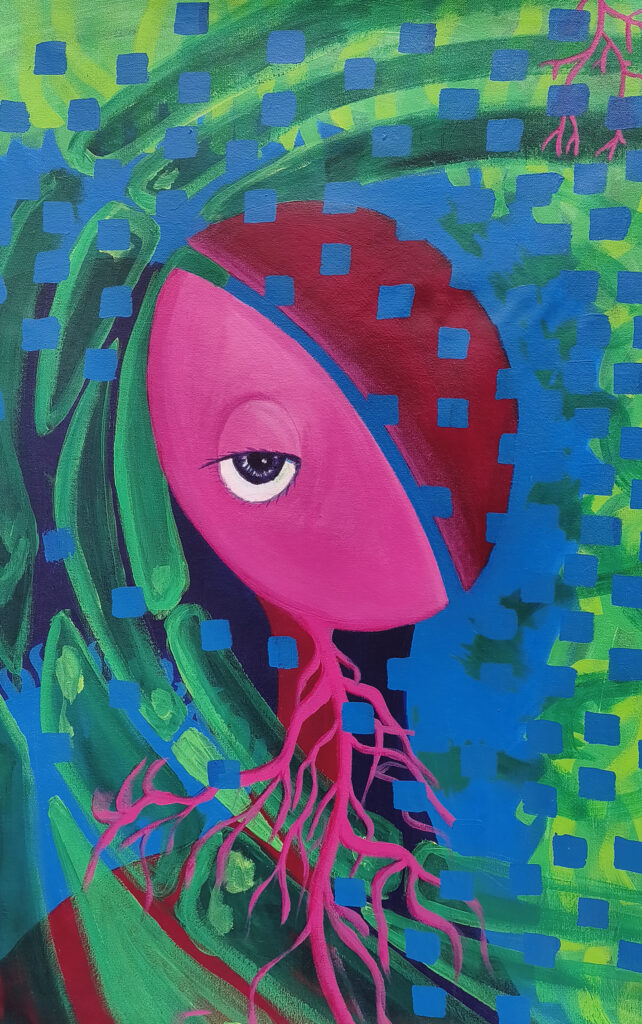 Rostro estilizado en perfil: mitad rosa magenta con un ojo grande, mitad rojo oscuro con cuadrados azules; fondo verde con patrón de cuadrados azules, raíces rosas colgando abajo.